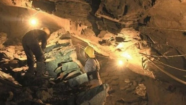 Sudan gold mine collapse kills six, traps others