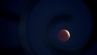 'Blood Moon' to rise during total lunar eclipse Sunday night
