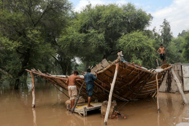 Rescue boat capsizes in Pakistan, killing 5