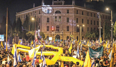 Thousands throng Jerusalem, Tel Aviv