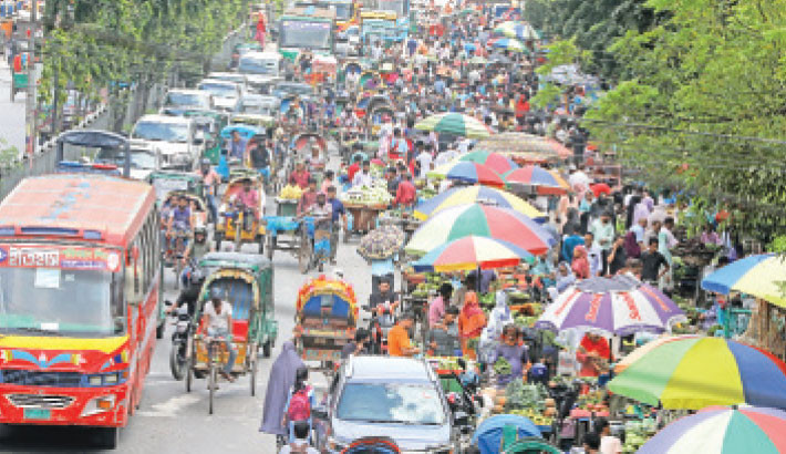 Makeshift shops occupy a large portion of the road in Paikpara, Mirpur, severely hindering traffic movement. The photo was taken on Monday. -Reaz Ahmed Sumon