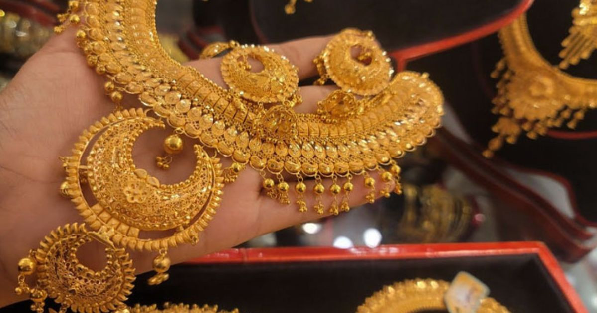 Gold price keeps breaking record, hits Tk1.86 lakh per bhori