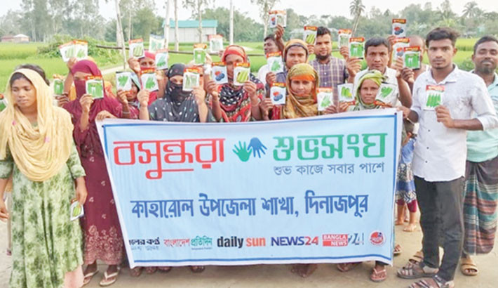 Farmers get seeds to grow pesticide-free vegetables