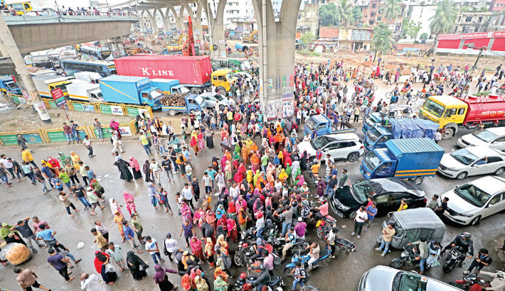 GARMENT WORKERS BLOCK KURIL AGAIN DEMANDING WAGES
