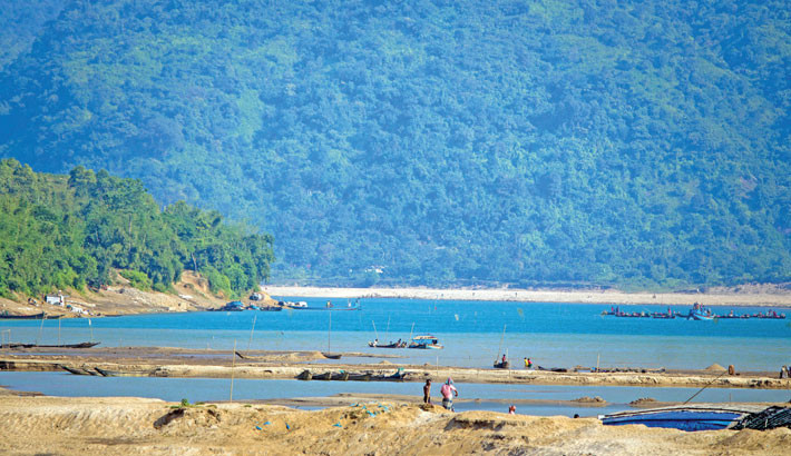 Workers rejoice as sand mining resumes in River Jadukata, Fazilpur quarry