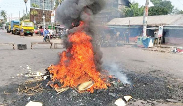 Protesters set fire on the road and erect barricades using benches on Thursday as part of a 36-hour strike in Bagerhat. The strike, called by BNP, Jamaat, and their allied political platforms on Wednesday, was launched to press for the restoration of four parliamentary constituencies. The programme caused widespread disruption, severely affecting the daily lives of local residents.  -  DAILY SUN PHOTO