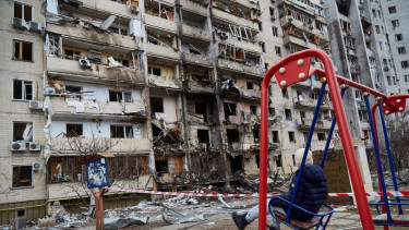 Kremlin says Ukraine peace talks frozen as Trump warns Putin