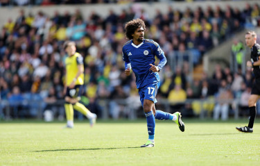 10-man Leicester City hold Oxford United