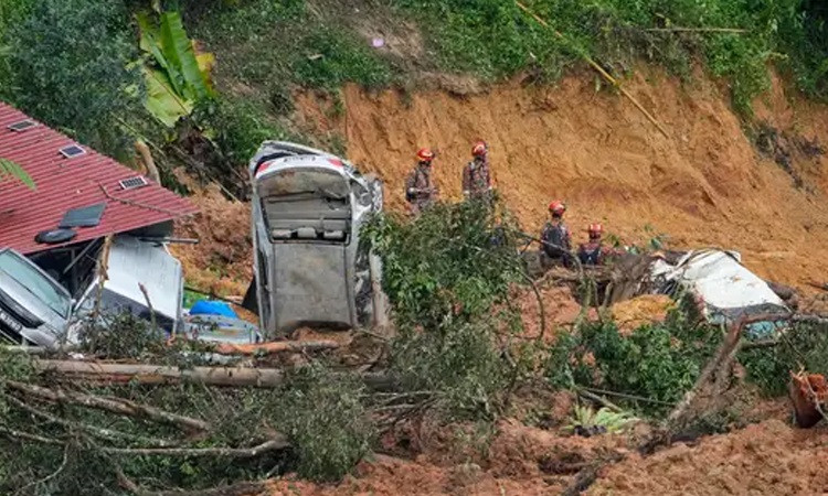 Landslides kill 12 after eastern Malaysia deluges