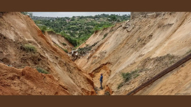 Massive trenches swallowing homes across DR Congo