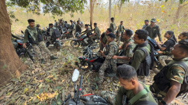 India checks Maoist rebel offer of suspending armed struggle