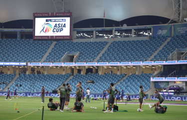 UAE to bat first against Pakistan as match referee apologizes before match