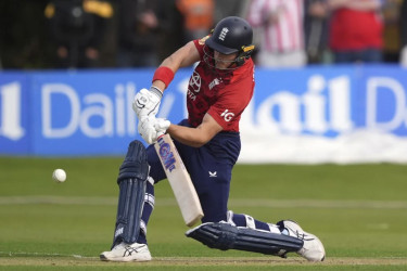 England beats Ireland by 4 wickets in 1st T20