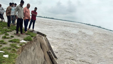 70 meters of Teesta bridge embankment collapses in Rangpur, several chars at risk