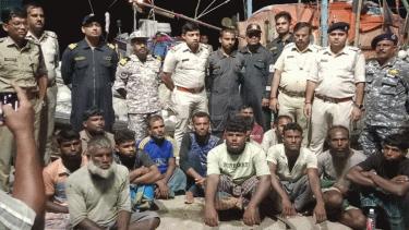 13 Bangladeshi fishermen jailed in India, families in distress