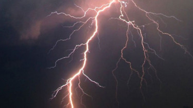 Lightning strikes leave two dead in Kushtia