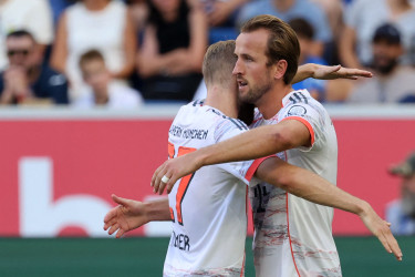 Kane hits another Bayern hat-trick as Hamburg get first win