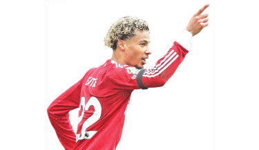 LIVERPOOL BEAT EVERTON TO MAINTAIN PERFECT EPL START
