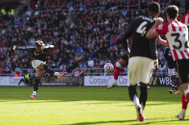 Villa finally scores first goal but held 1-1 by 10-man Sunderland