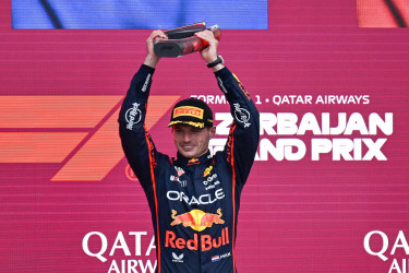 Verstappen wins Azerbaijan GP as Piastri crashes out