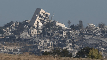 Israeli strikes kill 31 in Gaza City as tanks advance