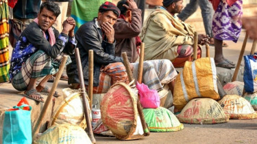Informal workers battle soaring inflation in Bangladesh