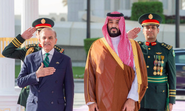 Pakistan extends nuclear umbrella to Saudi: Source close to govt