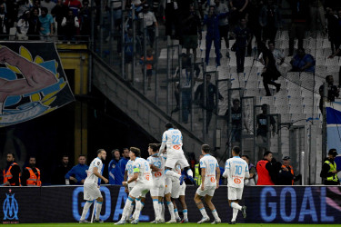 Marseille inflict first defeat of season on PSG