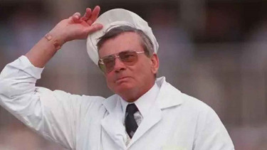 Former umpire 'Dickie' Bird dies aged 92