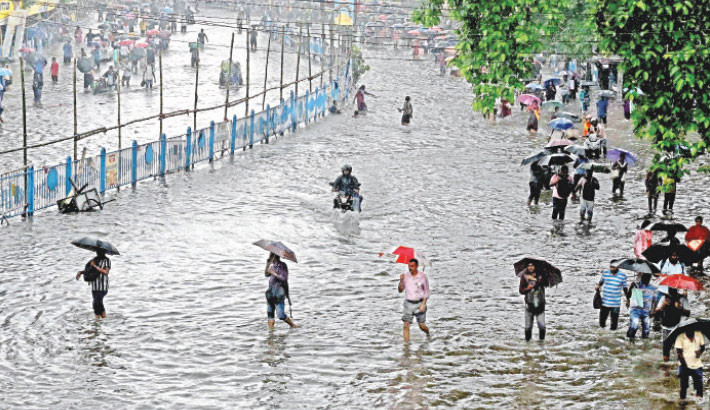 8 dead as rain paralyses Kolkata