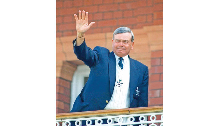 Iconic former umpire Bird dies at 92