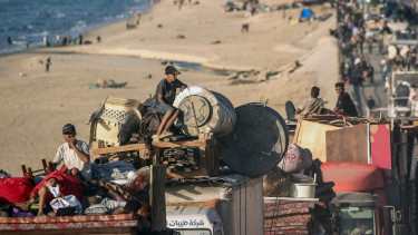 Israeli tanks push deeper into Gaza City as Trump talks peace