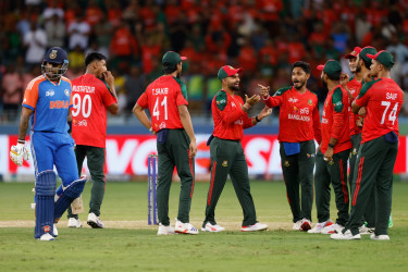 Bangladesh fight back after early struggles, limit India to 168