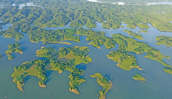 Emerald-green islands float on the tranquil blue waters of the stunning Kaptai Lake in Rangamati. Renowned for its natural beauty, Rangamati is a popular tourist destination, with Kaptai Lake as one of its main attractions. The photo was taken on Thursday.  	-SM MOSTAFIJUR RAHMAN