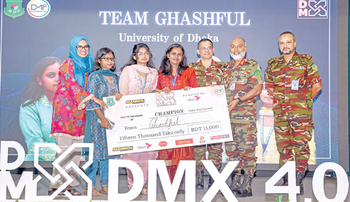 Team Ghashful from the University of Dhaka receives an award for their innovative ideas and presentations at the ‘Disaster Management Exercise (DMX) 4.0’ held at Bangladesh University of Professionals (BUP) on Thursday.