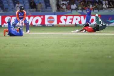 India crush Bangladesh by 41 runs to reach final