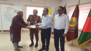 Ministry provides Tk13 Lakh in aid to families of Tongi chemical warehouse fire victims