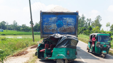 CNG-truck collision leaves 3 dead in Bogura
