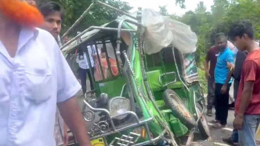 Bus, auto-rickshaw collision leaves 4 dead in Gopalganj