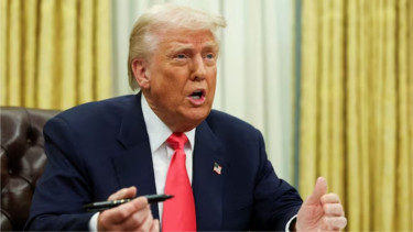 Trump targets more opponents after 'dirty cop' Comey