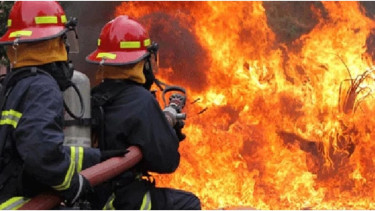 Fire at Chattogram iron depot leaves eight workers injured