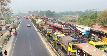 CNG-run auto rickshaw drivers block Dhaka-Tangail Highway