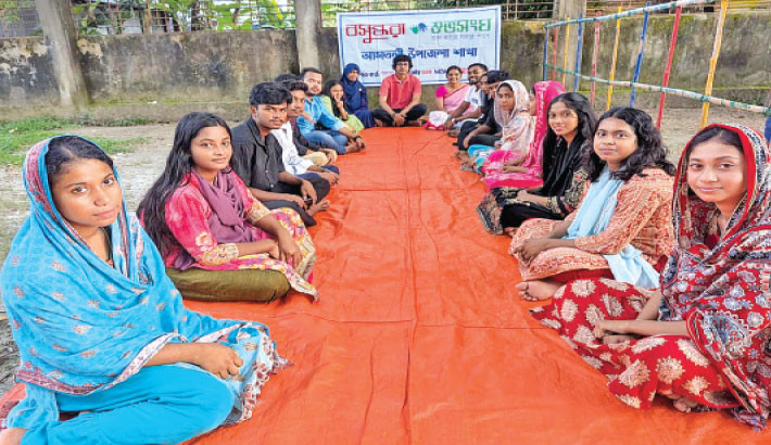 Discussion in Amtali highlights youth role in nurturing children’s minds