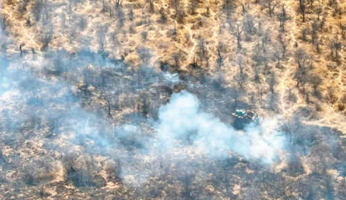 This handout photograph taken on28  September 2025 and released on 29 September 2025 by Namstrong shows an aerial view of the destruction of a fire in the Etosha National Park in Namibia. 

Photo AFP