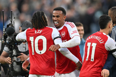 Arsenal strike late for 'beautiful' Newcastle win, close in on Liverpool