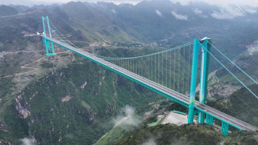 World's highest bridge opens to traffic in China
