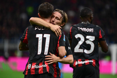 AC Milan beat champions Napoli to make title statement
