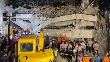 3 dead, dozens trapped after Indonesian school collapses