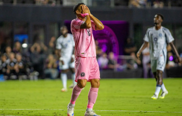 Suarez double in vain as Chicago sink Miami to clinch playoff berth