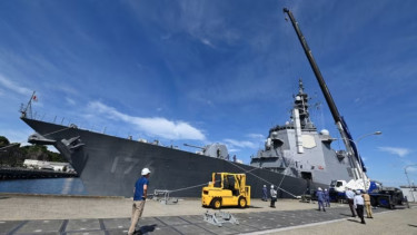 Japan is arming a warship with US missiles